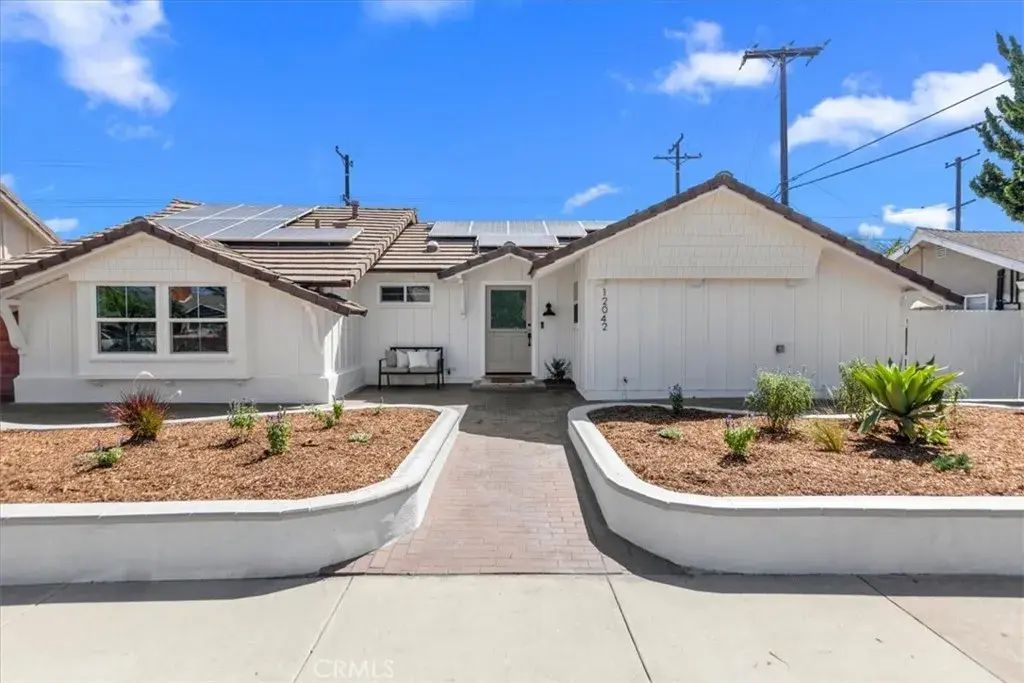 12042 Davenport, Los Alamitos