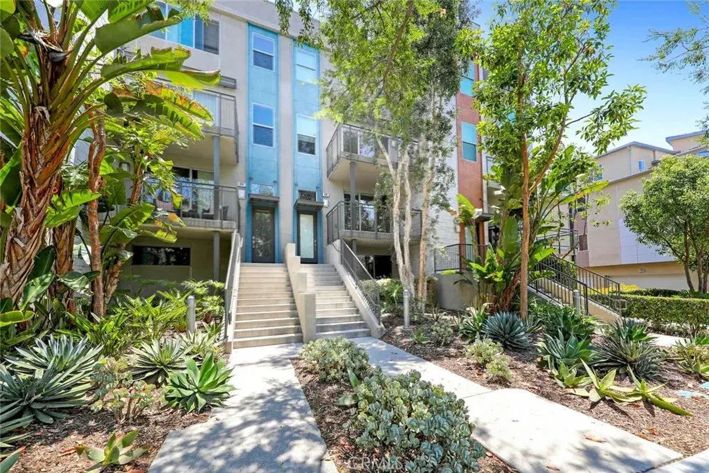 606 Rockefeller, Irvine