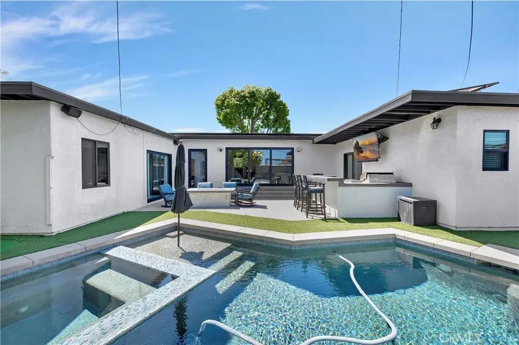2916 Charlemagne Avenue, Long Beach