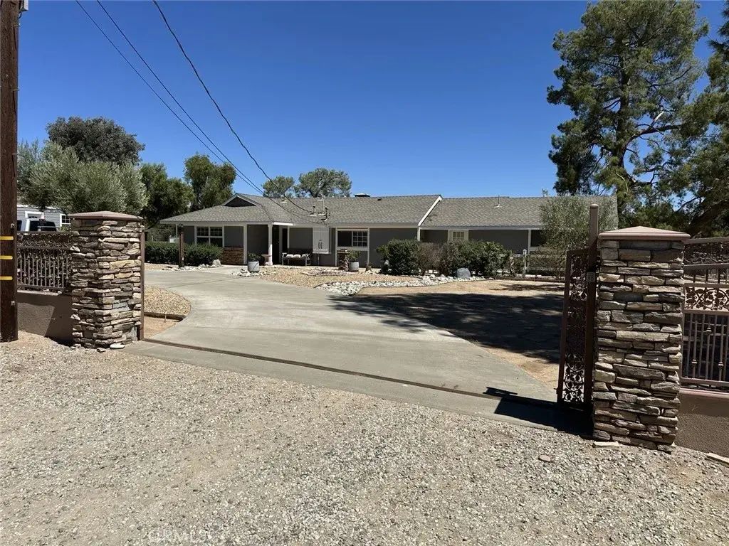 33250 Barber Road, Agua Dulce