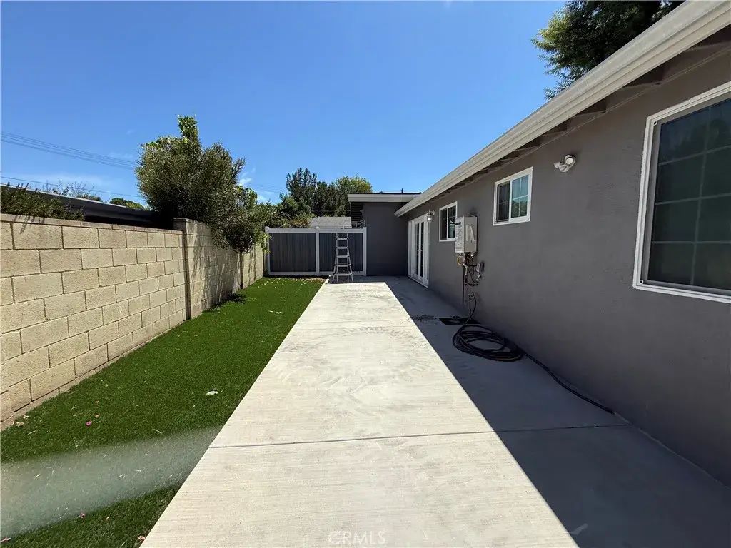 17112 Ceredo, Granada Hills