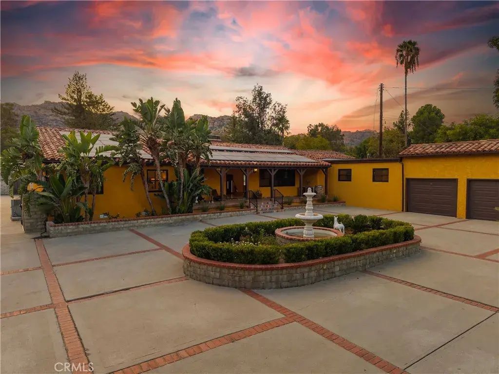 9957 Shoup Avenue, Chatsworth