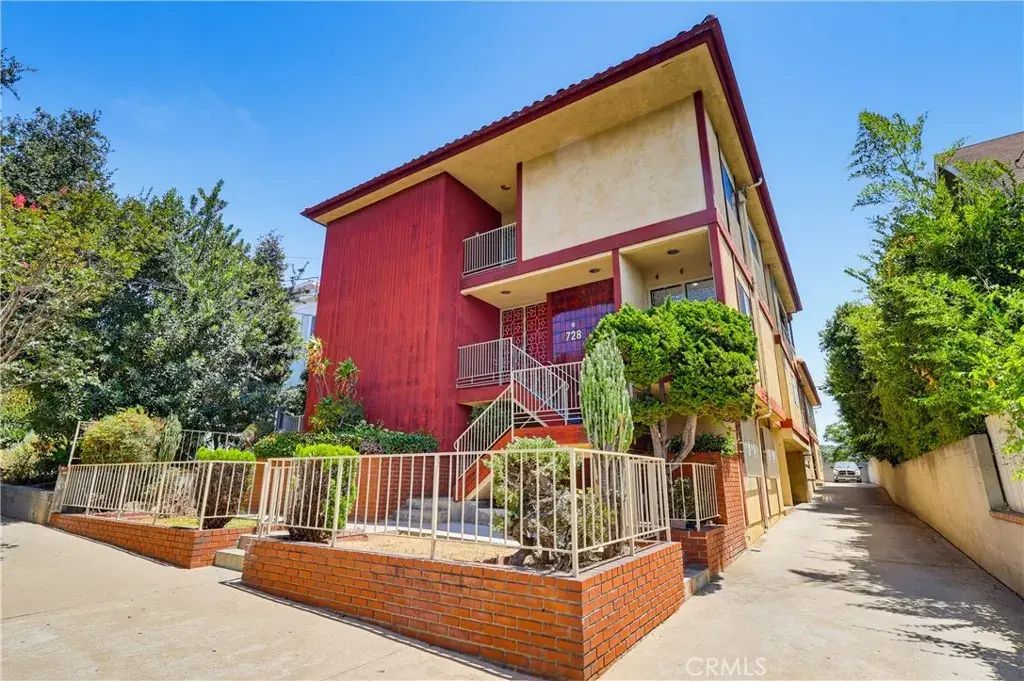 728 E Kensington, Los Angeles