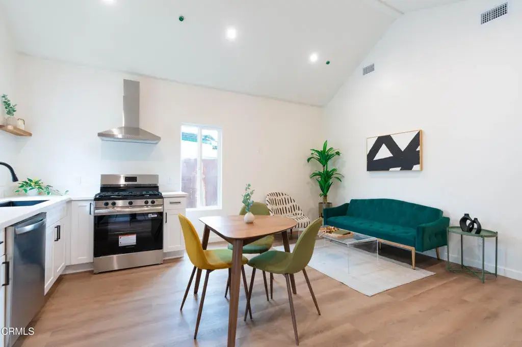 2250 Gatewood Street, Los Angeles