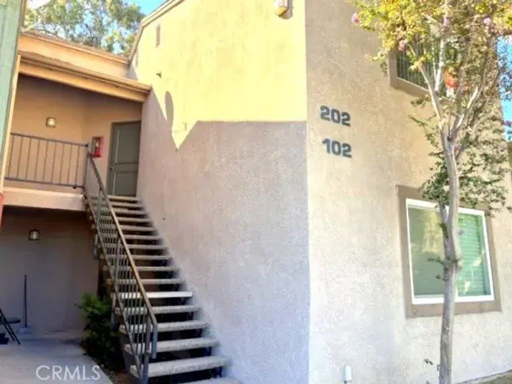 2564 Avenida Del Vista 202, Corona