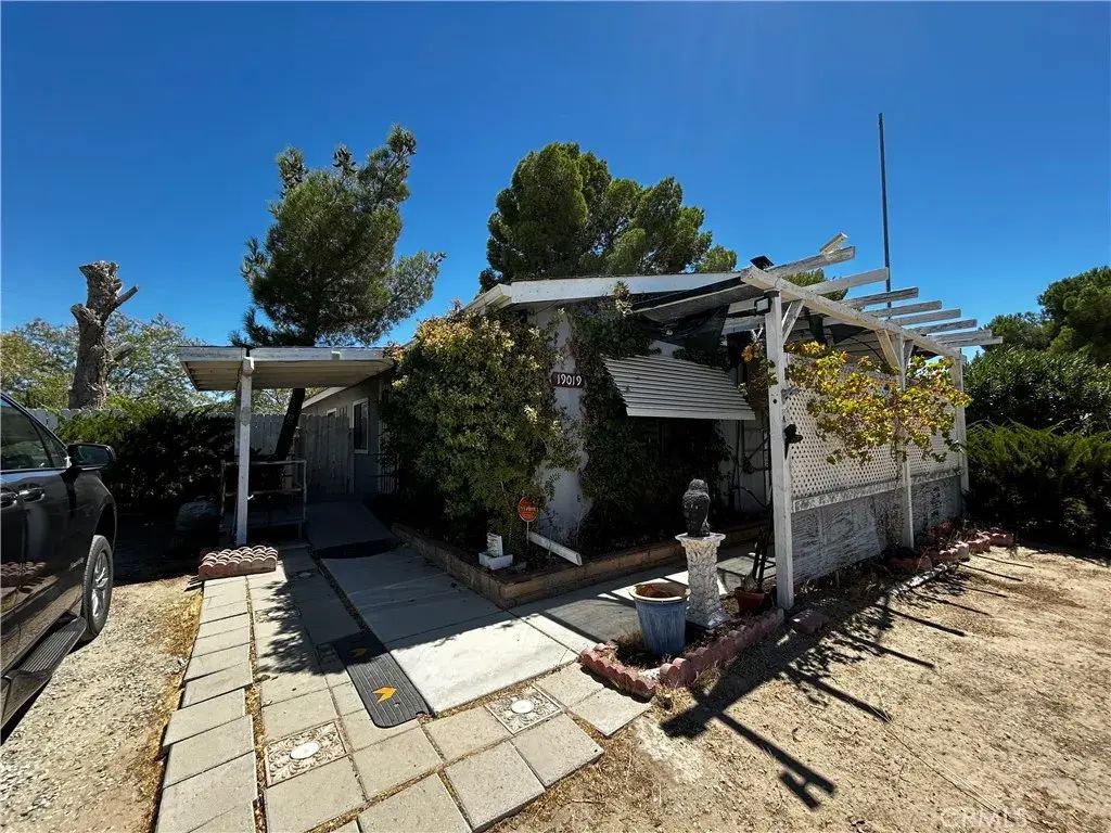 19019 Panther Ave, Adelanto