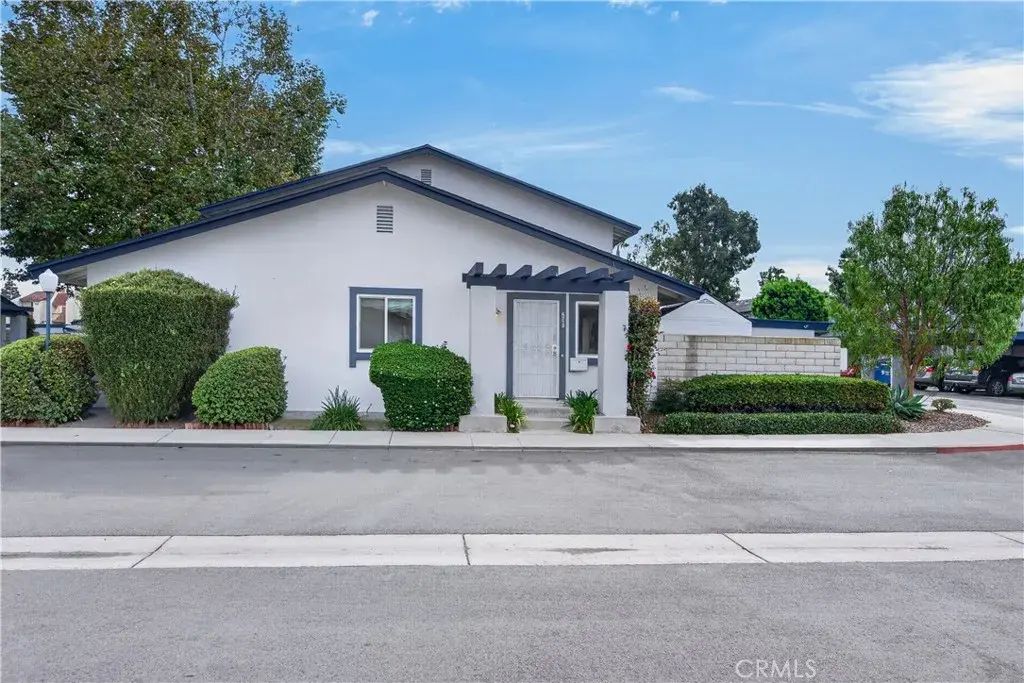 4713 Arena, Huntington Beach