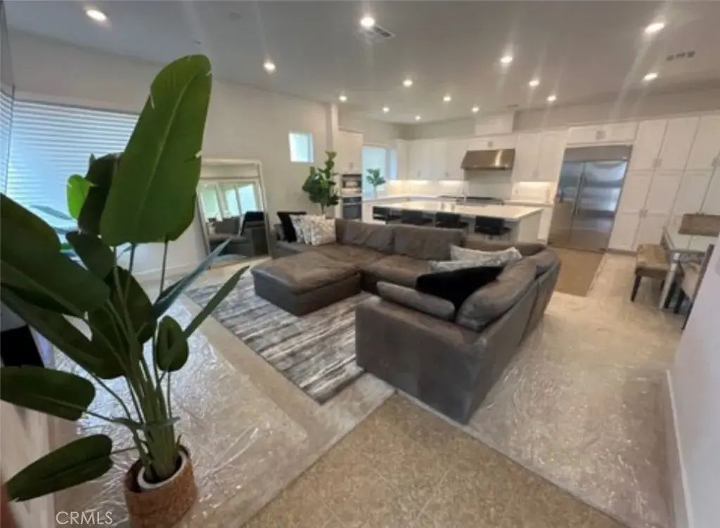 27148 Skyland, Valencia