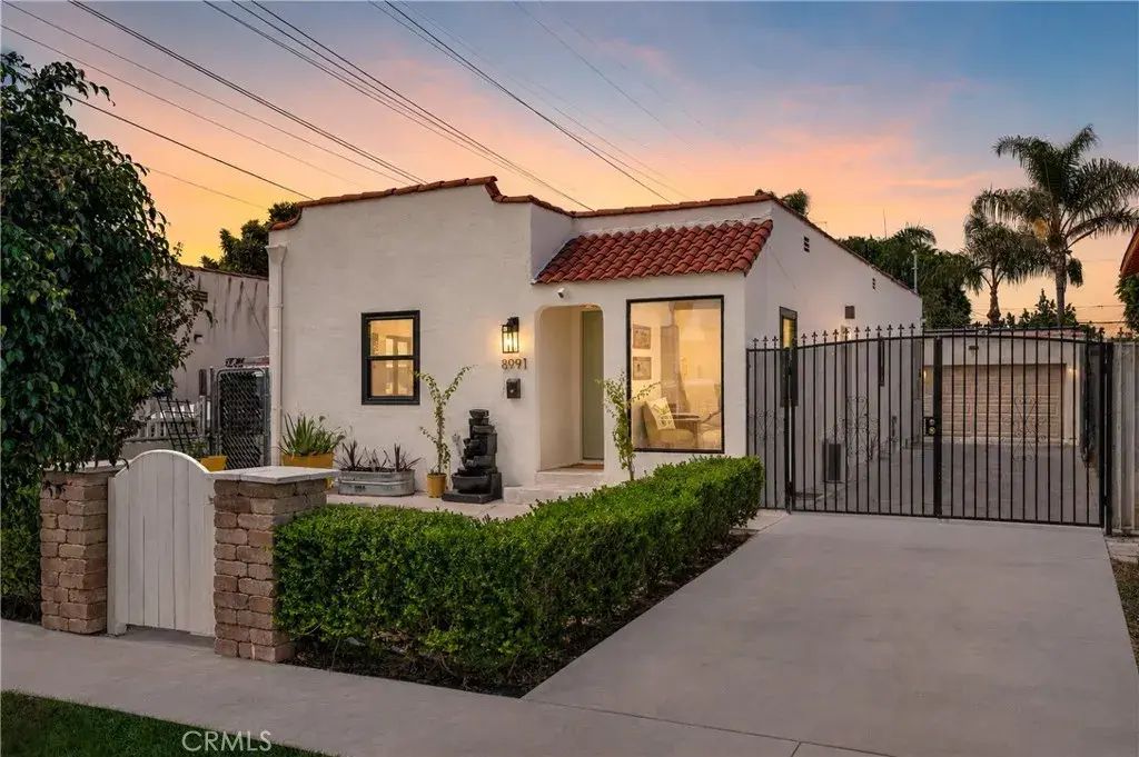 8991 Victoria Avenue, South Gate