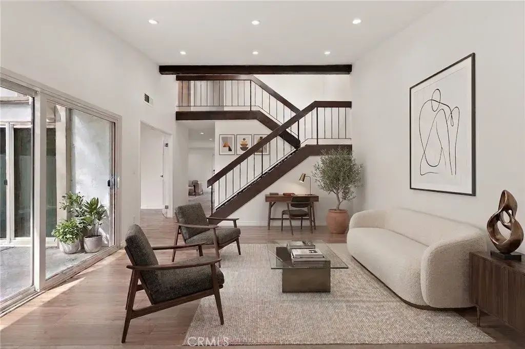 10120 Larwin Avenue 3, Chatsworth