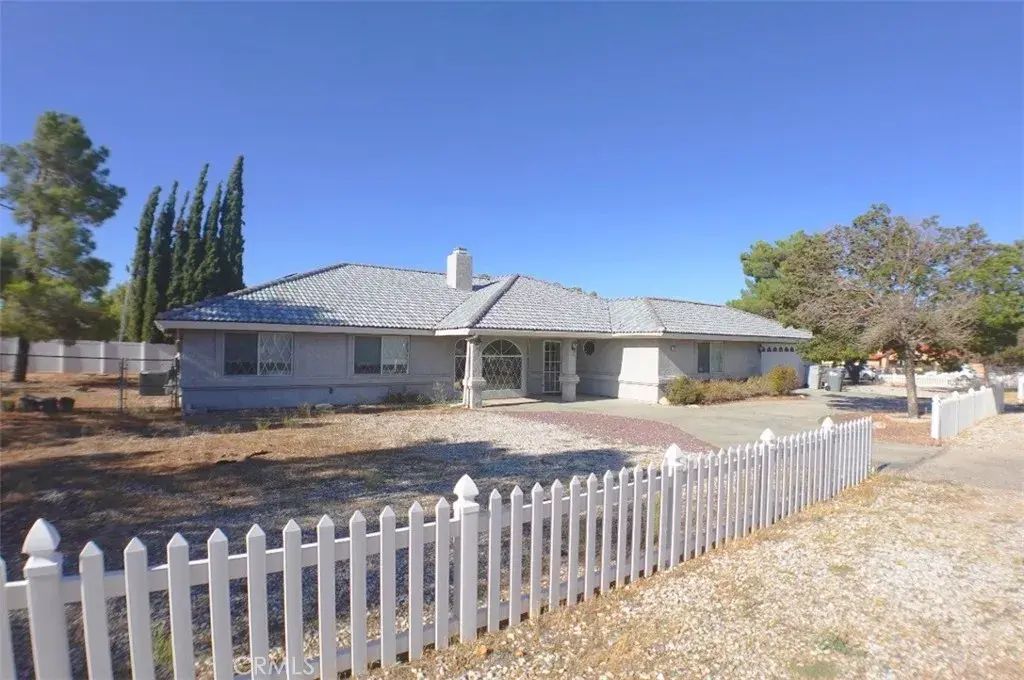 18296 Fairburn, Hesperia