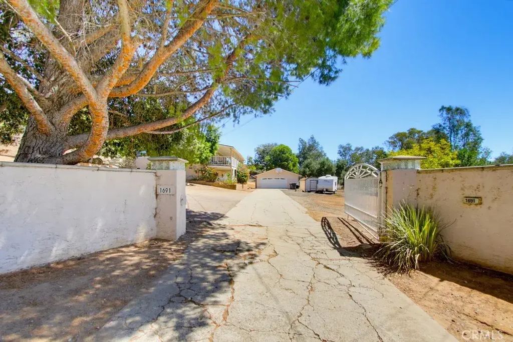 1691 Roble Grande Road, Alpine