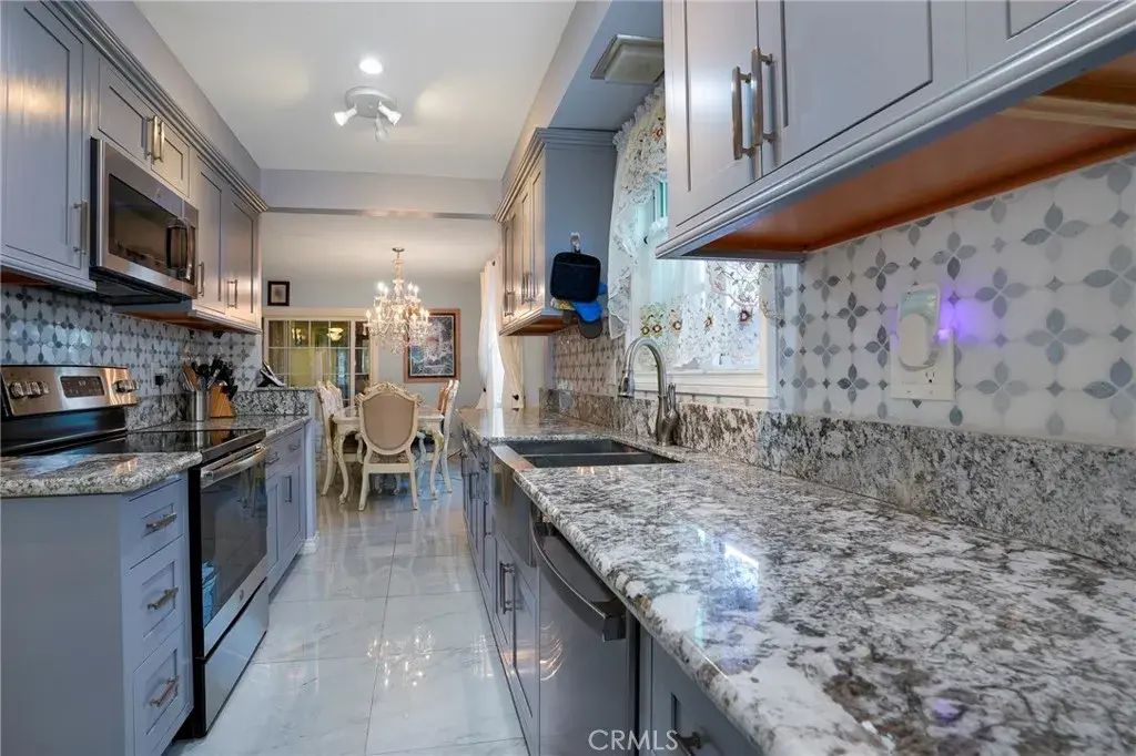 727 W Hill, Long Beach