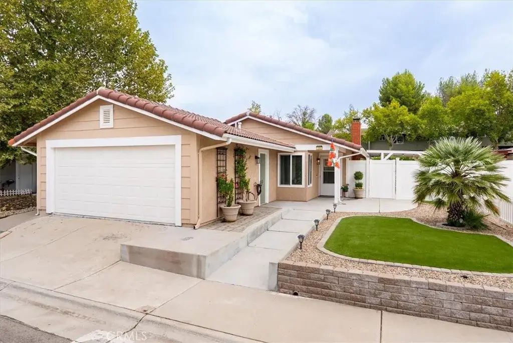 205 Honeysuckle, Paso Robles
