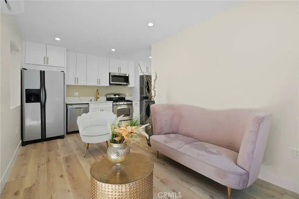21703 Costanso, Woodland Hills