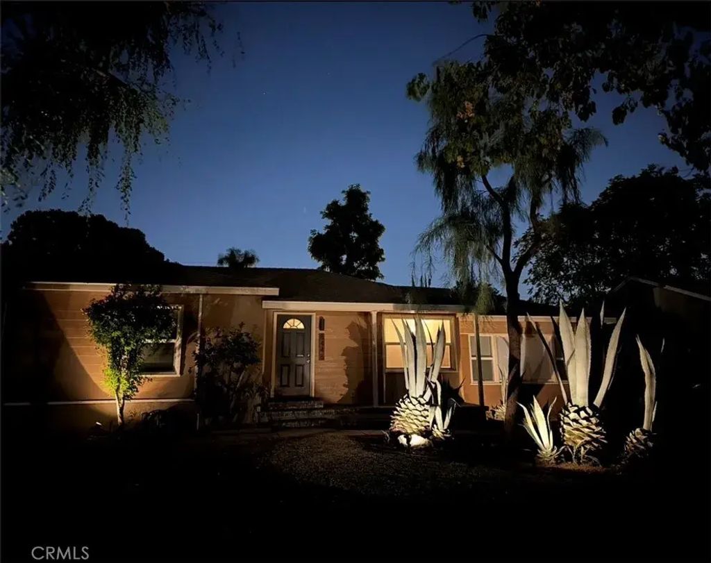 8448 Aura Avenue, Los Angeles