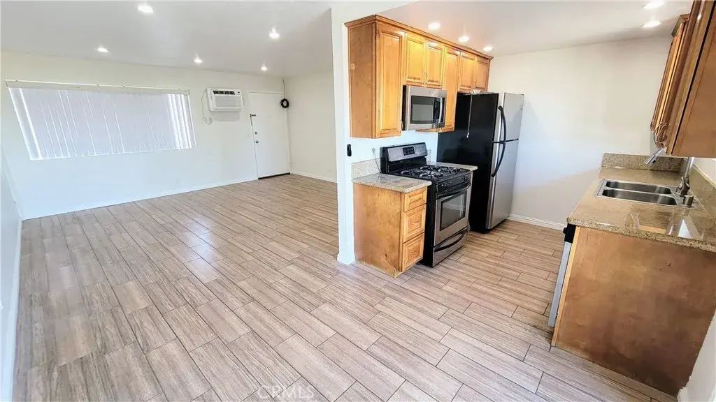 15351 Orange Avenue 26, Paramount