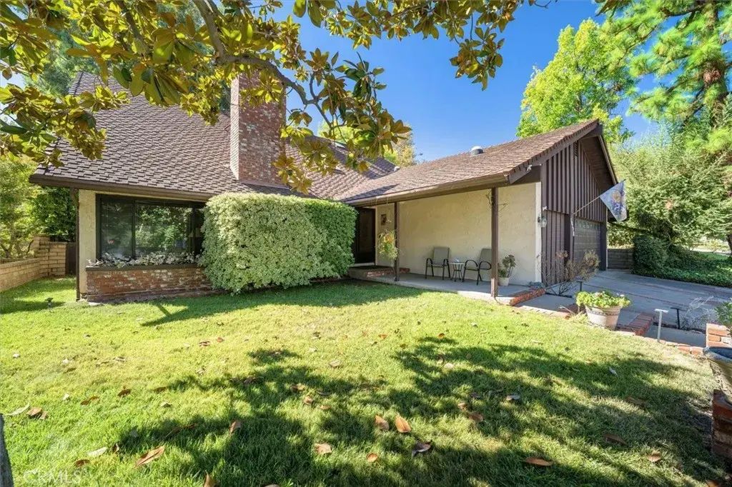 24020 Avenida Crescenta, Valencia