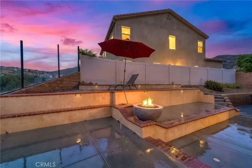 24655 Acadia, Corona