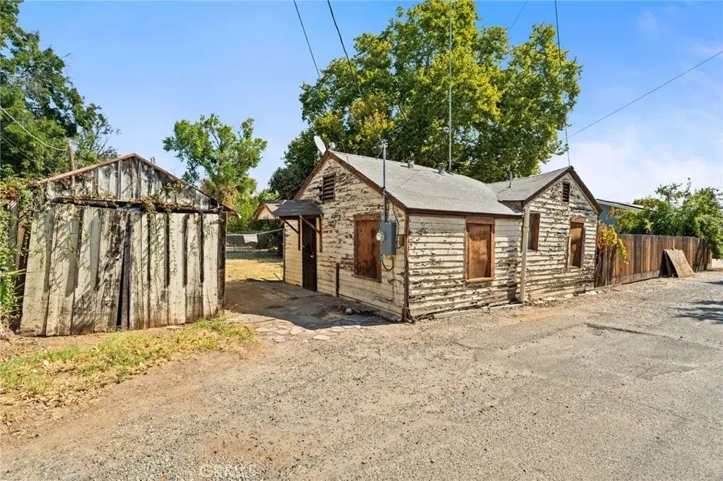 242 W 28th St, Merced