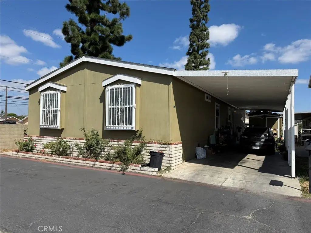 16600 Orange 25, Paramount