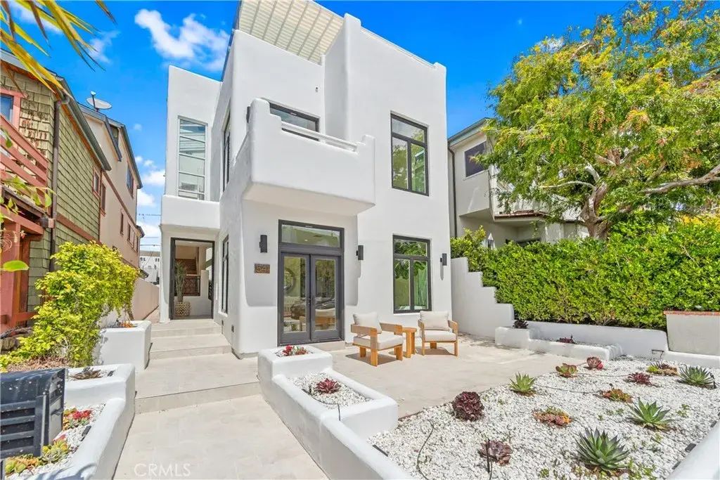 541 4th, Manhattan Beach