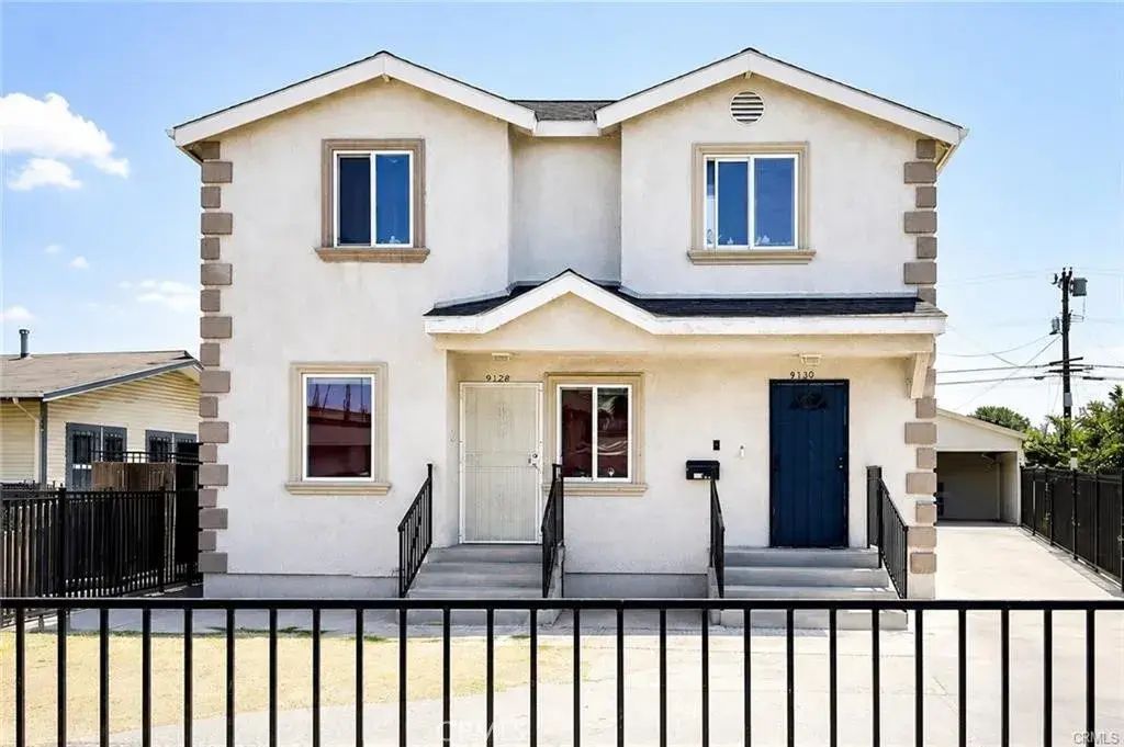 9128 Menlo, Los Angeles