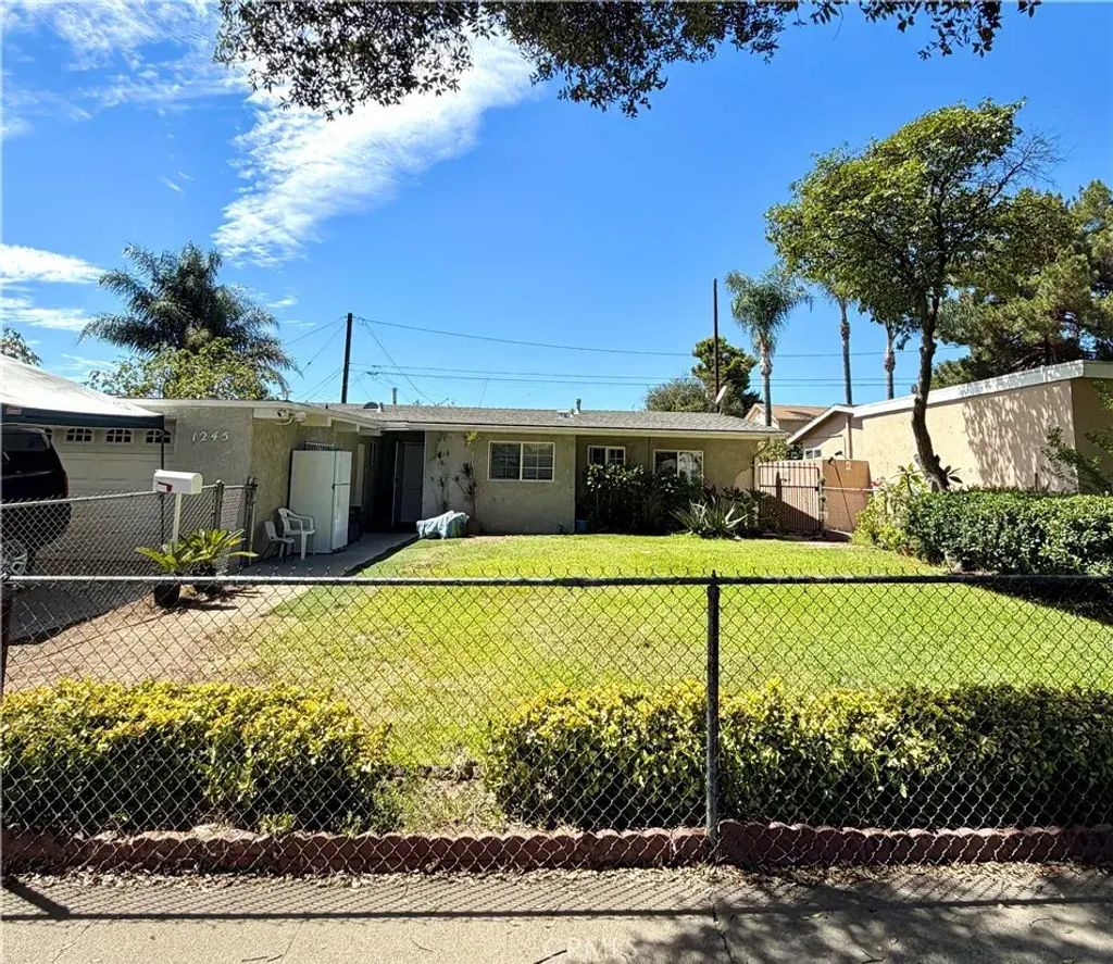 1245 Ross, Pomona