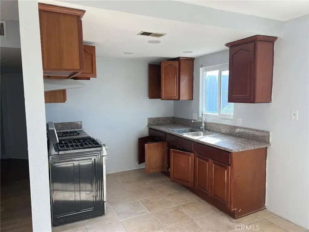 4317 Rosemead Boulevard 8, Pico Rivera
