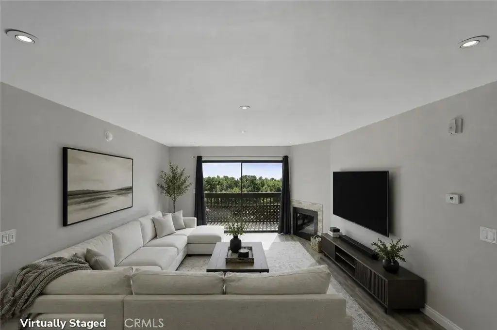 22100 Burbank Boulevard 333-d, Woodland Hills
