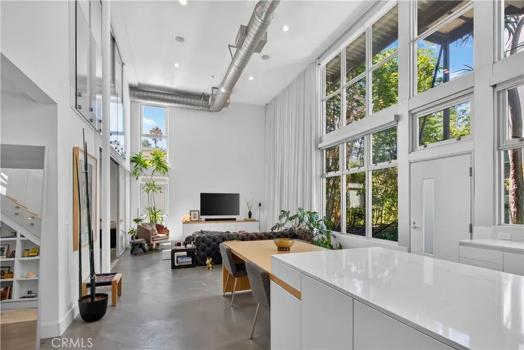 1037 N Laurel Avenue 1, West Hollywood