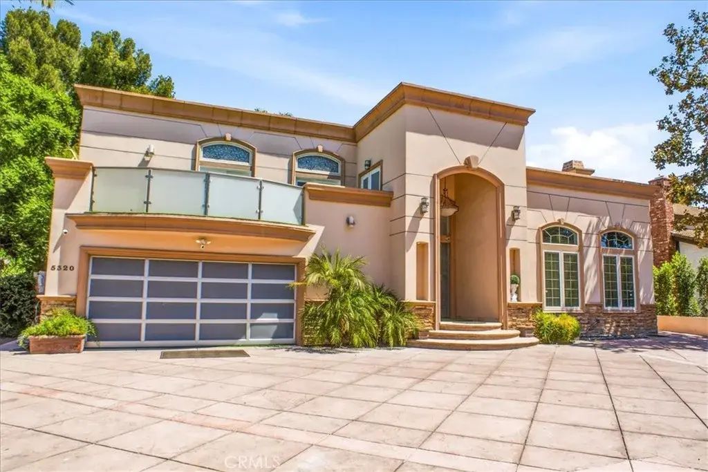 5320 Louise Avenue, Encino