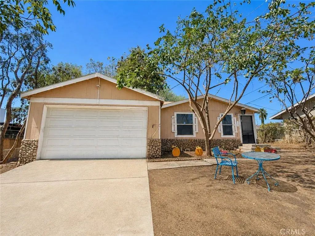 3067 Carl, Riverside