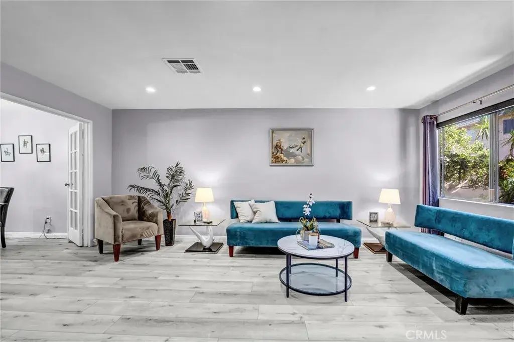 17061 Roscoe Boulevard 2, Northridge