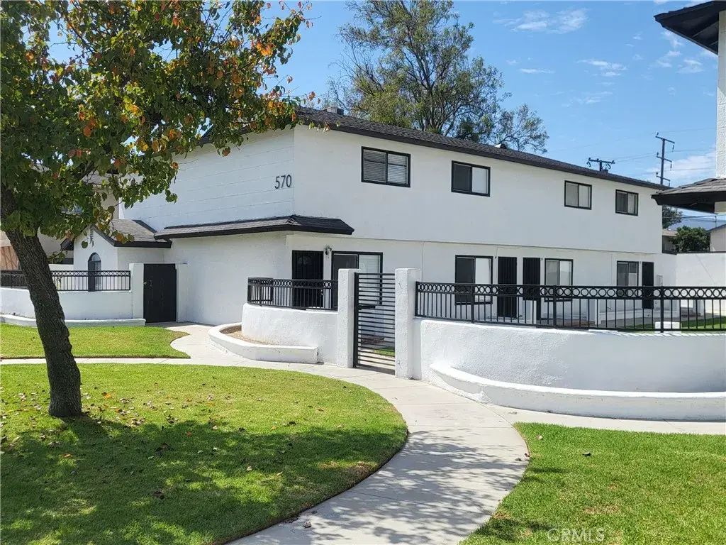 570 Penrose, Corona