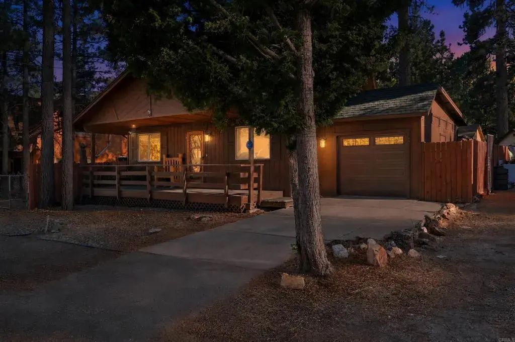 332 E Fairway Blvd, Big Bear City