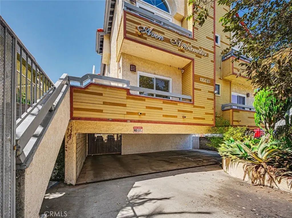 11733 Avon, Los Angeles
