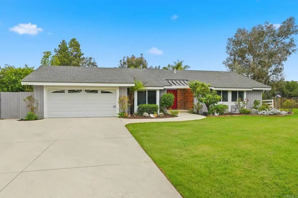 745 Blackhawk Cir, Vista