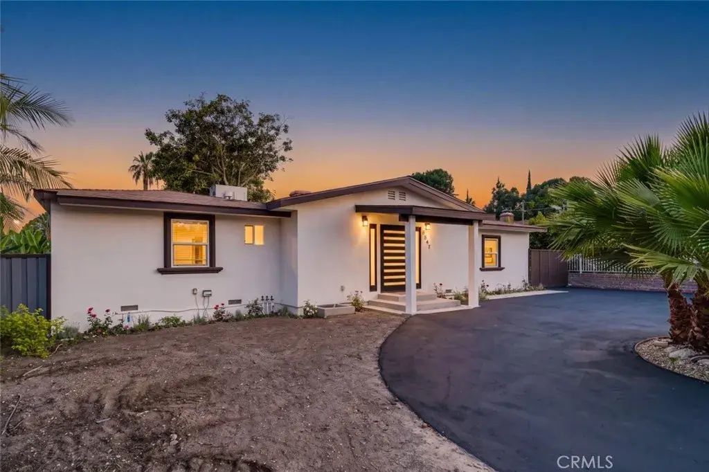 8547 Louise Avenue, Sherwood Forest