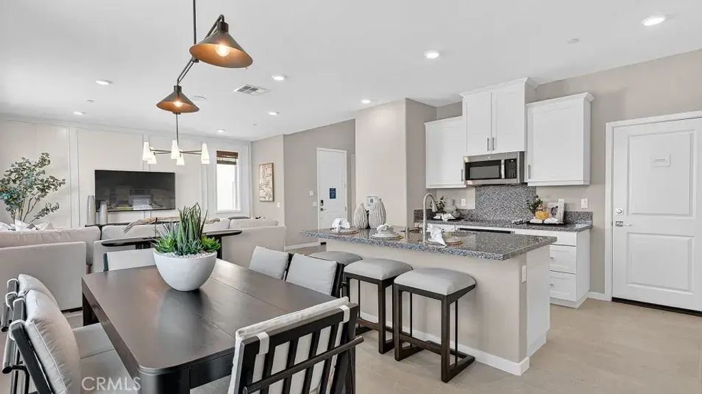 36621 Altisma Drive, Winchester