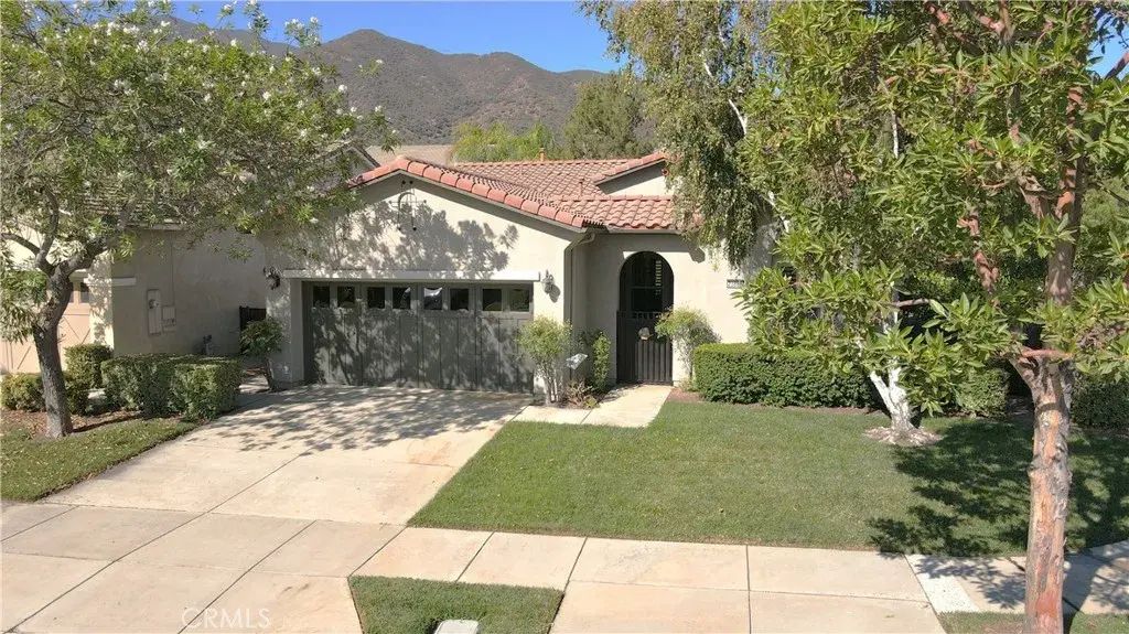 23883 Augusta, Corona