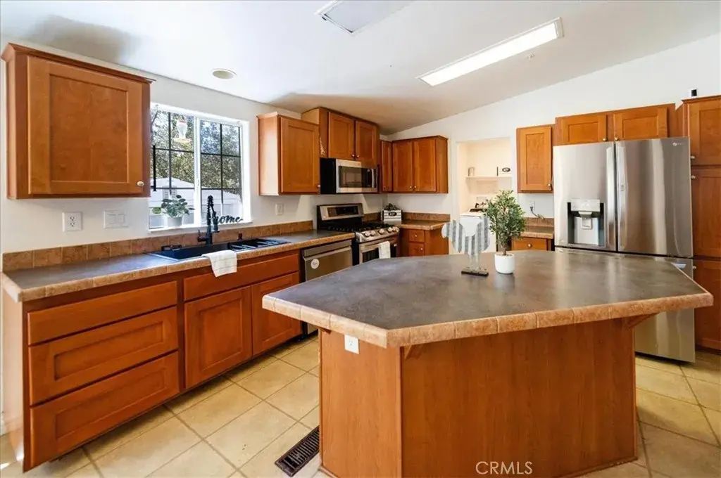 14625 Mussey Grade M16, Ramona