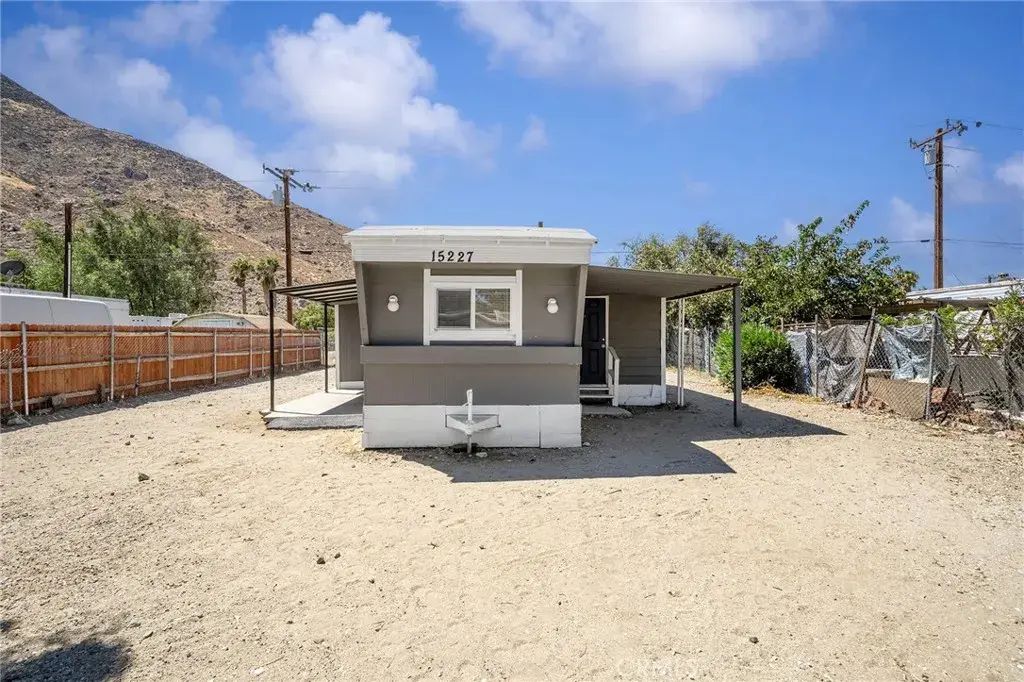 15227 Plum, Cabazon