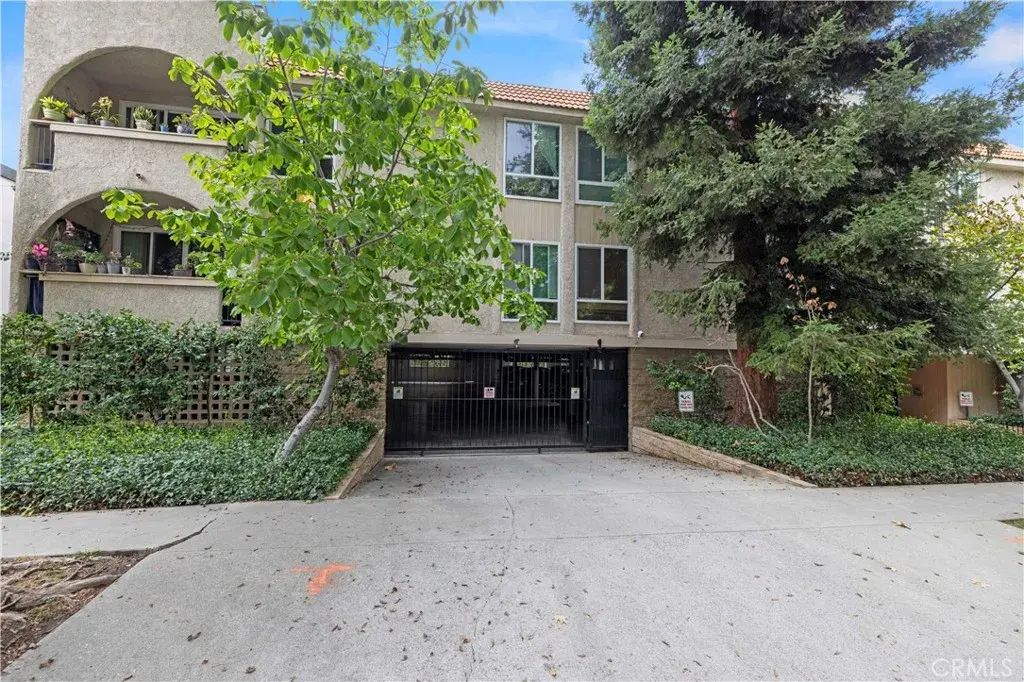 14539 Benefit 205, Sherman Oaks