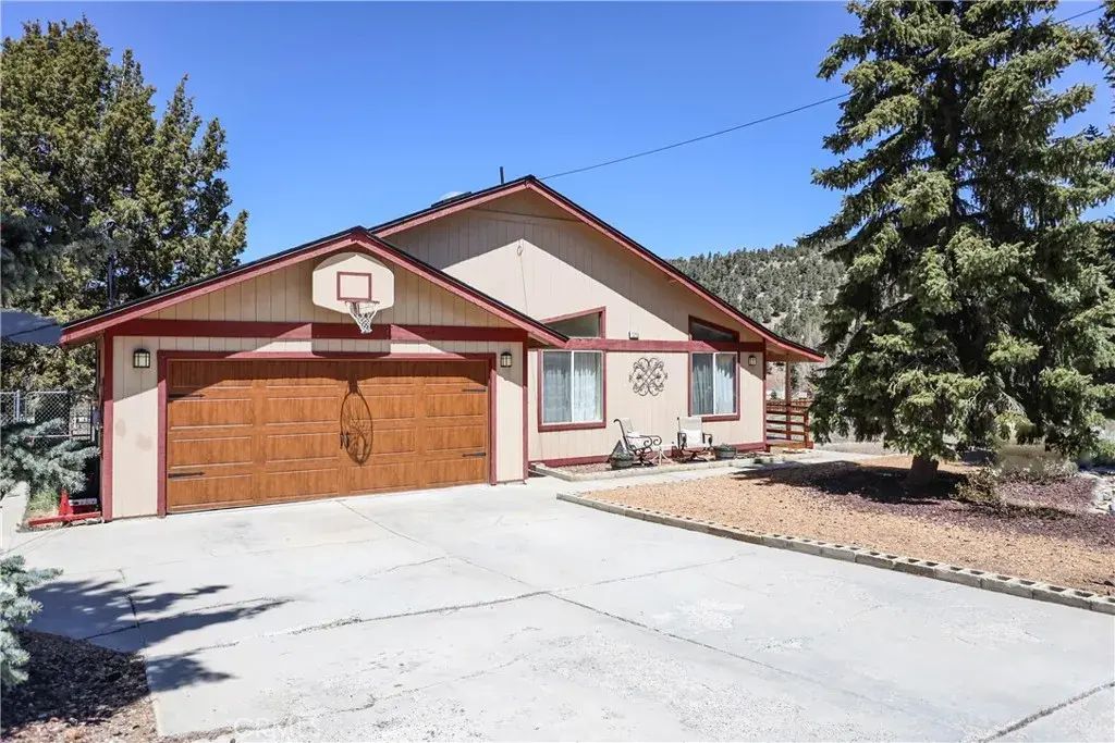 1210 Crestwood, Big Bear City