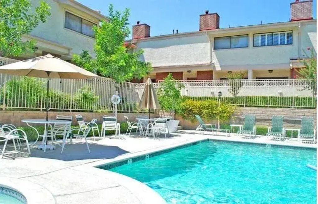 19451 Sherman Way 506, Reseda