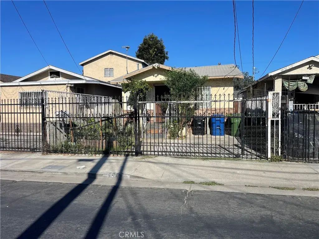 9568 Maie, Los Angeles