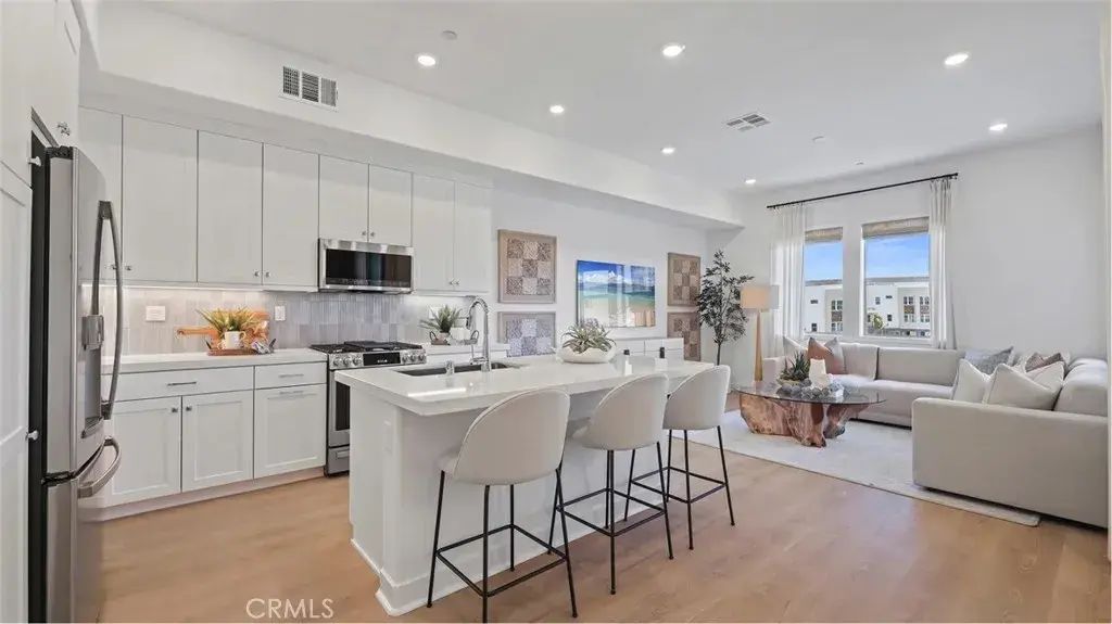 1298 Hummingbird Place, Montebello
