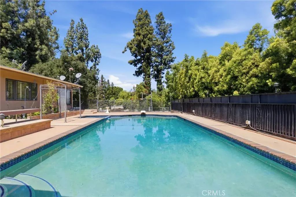 4908 Calvin Avenue, Tarzana