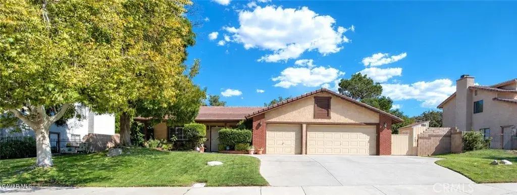 42220 Woodstone, Lancaster